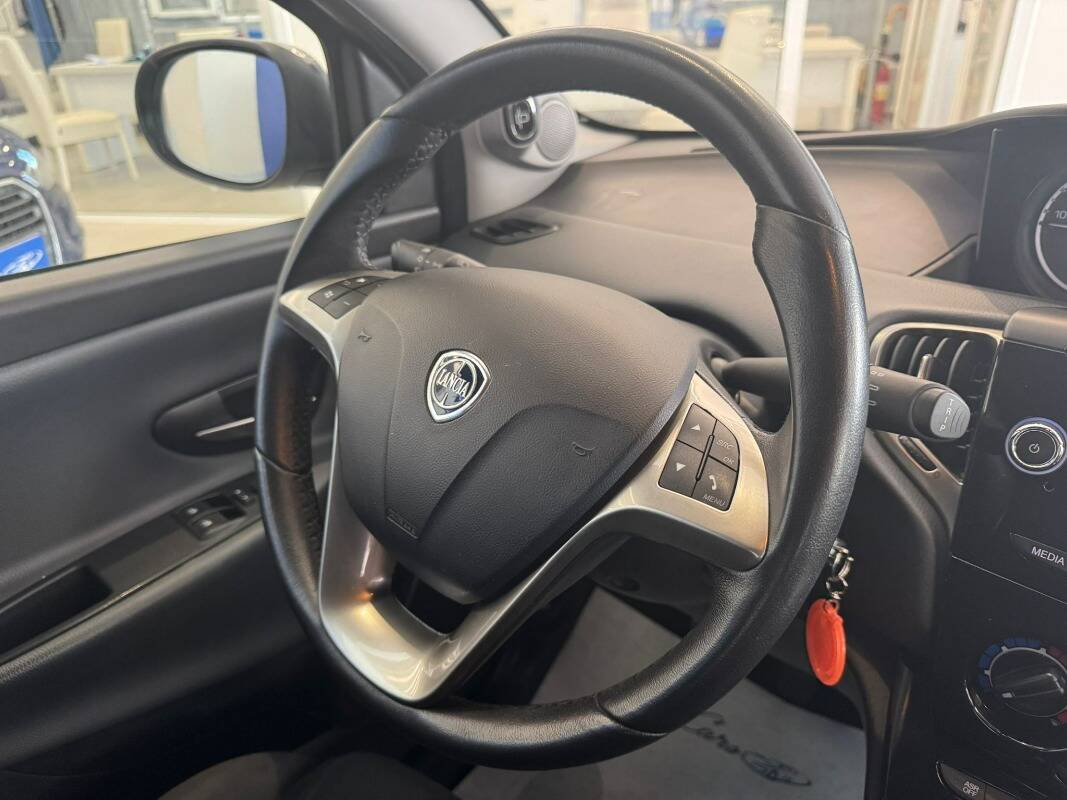 Lancia Ypsilon 1.3 mjt Gold s&s 95cv E5+ - Immagine 24