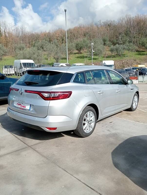 Renault Megane Sporter 1.5 dci energy Intens 110cv edc - Immagine 4