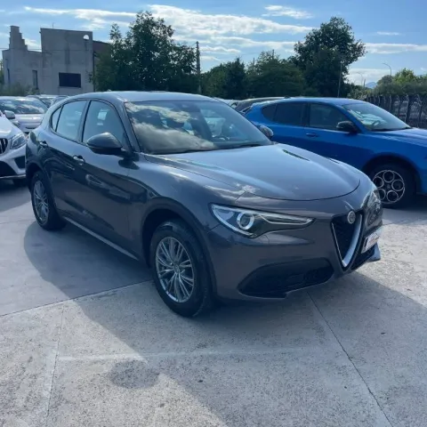 Alfa Romeo Stelvio 2.2 t Business Q4 190cv auto my19 - Immagine 3