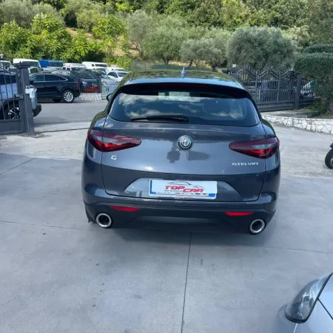 Alfa Romeo Stelvio 2.2 t Business Q4 190cv auto my19 - Immagine 4