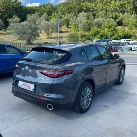 Alfa Romeo Stelvio 2.2 t Business Q4 190cv auto my19 - Immagine 5