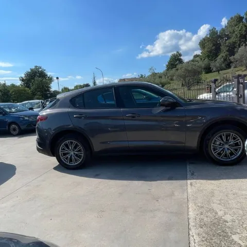 Alfa Romeo Stelvio 2.2 t Business Q4 190cv auto my19 - Immagine 8