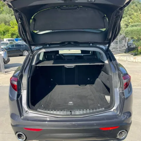 Alfa Romeo Stelvio 2.2 t Business Q4 190cv auto my19 - Immagine 9