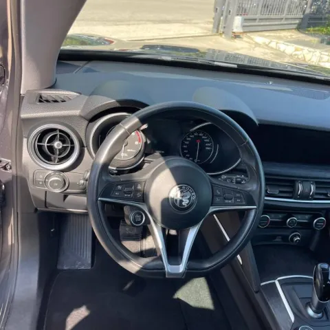 Alfa Romeo Stelvio 2.2 t Business Q4 190cv auto my19 - Immagine 15