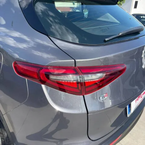 Alfa Romeo Stelvio 2.2 t Business Q4 190cv auto my19 - Immagine 17