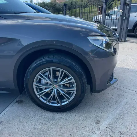 Alfa Romeo Stelvio 2.2 t Business Q4 190cv auto my19 - Immagine 21