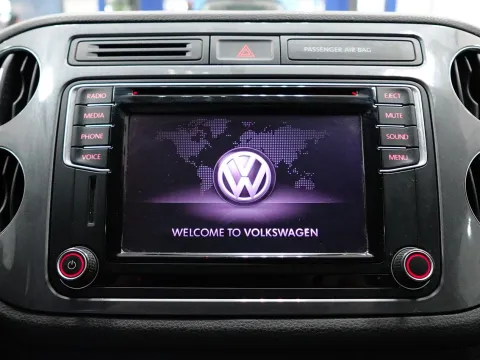 Volkswagen Tiguan 2.0 tdi bm Sport&Style 110cv E6 - Immagine 16