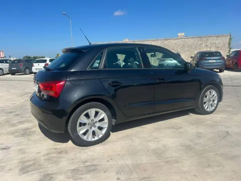 Audi A1 Sportback 1.6 tdi Attraction 90cv - Immagine 8