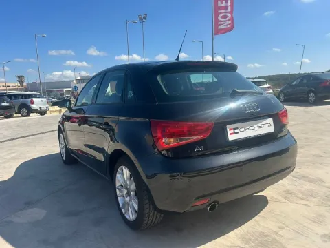 Audi A1 Sportback 1.6 tdi Attraction 90cv - Immagine 11
