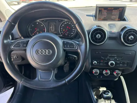 Audi A1 Sportback 1.6 tdi Attraction 90cv - Immagine 16