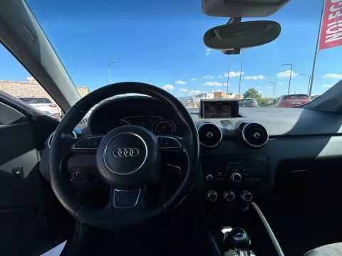 Audi A1 Sportback 1.6 tdi Attraction 90cv - Immagine 17