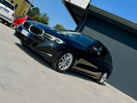 BMW 320d Touring mhev 48V xdrive auto - Immagine 1