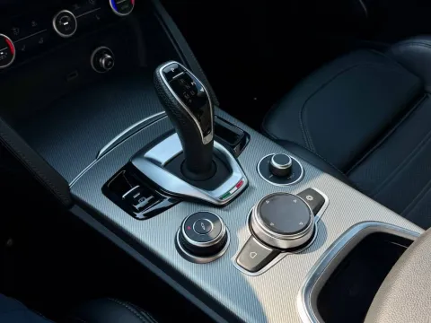 Alfa Romeo Stelvio 2.2 t Veloce Q4 210cv auto - Immagine 14