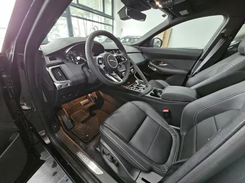 Jaguar E-Pace 2.0d i4 mhev R-Dynamic SE awd 163cv auto - Immagine 10