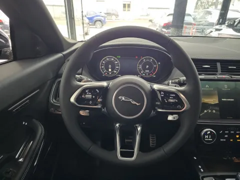 Jaguar E-Pace 2.0d i4 mhev R-Dynamic SE awd 163cv auto - Immagine 16
