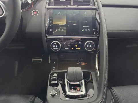 Jaguar E-Pace 2.0d i4 mhev R-Dynamic SE awd 163cv auto - Immagine 17