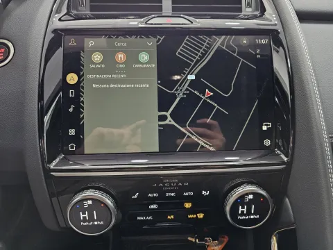 Jaguar E-Pace 2.0d i4 mhev R-Dynamic SE awd 163cv auto - Immagine 21
