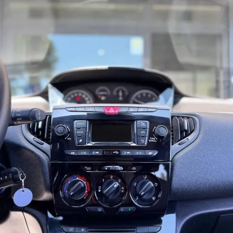 Lancia Ypsilon 1.2 Gold Plus Gpl 69cv - Immagine 11