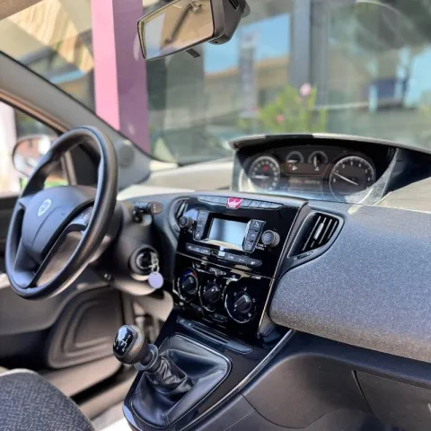 Lancia Ypsilon 1.2 Gold Plus Gpl 69cv - Immagine 12