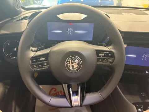 Alfa Romeo Junior 1.2 ibrida Speciale 145cv edct6 - Immagine 12