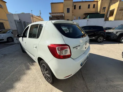 Dacia Sandero 1.5 dci Laureate 75cv - Immagine 5