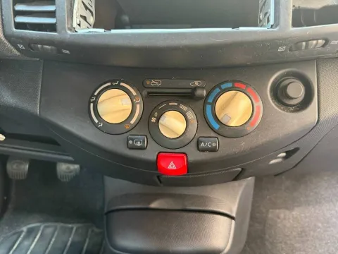 Nissan Micra 3p 1.0 Visia - Immagine 16