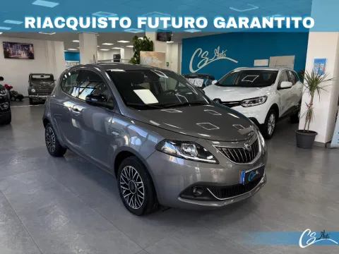 Lancia Ypsilon 1.0 firefly hybrid Silver s&s 70cv 5p.ti - Immagine 1
