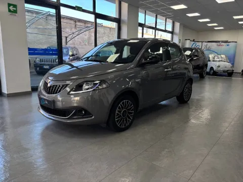 Lancia Ypsilon 1.0 firefly hybrid Silver s&s 70cv 5p.ti - Immagine 3