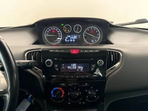 Lancia Ypsilon 1.2 8v Gold c/CL ecochic Gpl 69cv - Immagine 14