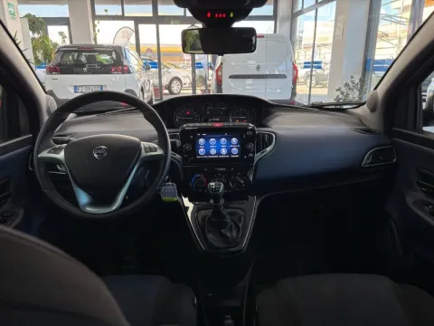 Lancia Ypsilon 1.0 firefly hybrid Silver s&s 70cv 5p.ti - Immagine 13