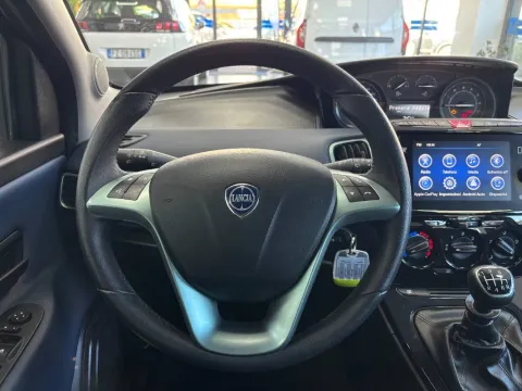 Lancia Ypsilon 1.0 firefly hybrid Silver s&s 70cv 5p.ti - Immagine 14