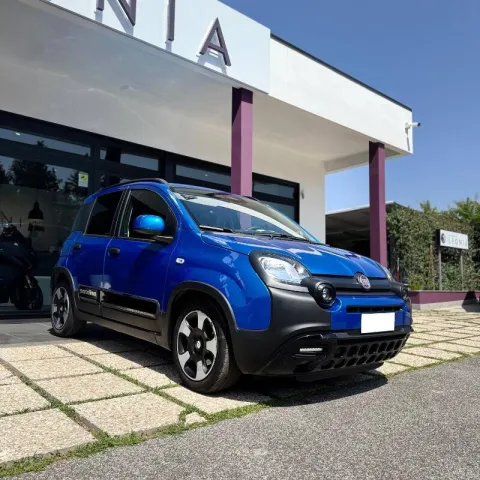 Fiat Panda 1.0 firefly hybrid Icon s&s 70cv 5p.ti - Immagine 1
