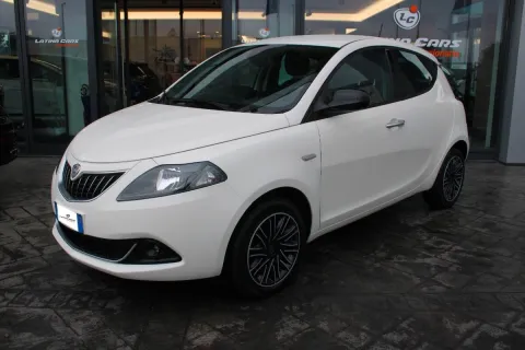 Lancia Ypsilon 1.0 firefly hybrid Gold s&s 70cv - Immagine 1