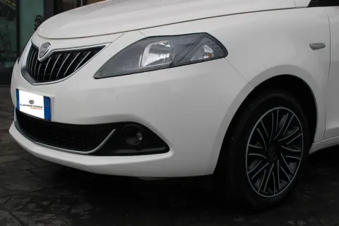 Lancia Ypsilon 1.0 firefly hybrid Gold s&s 70cv - Immagine 2