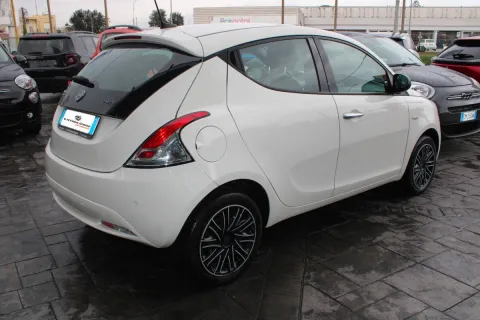 Lancia Ypsilon 1.0 firefly hybrid Gold s&s 70cv - Immagine 5