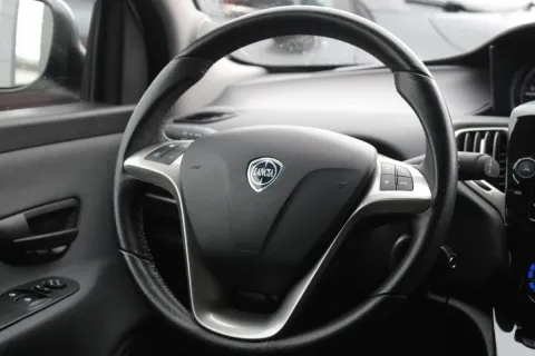Lancia Ypsilon 1.0 firefly hybrid Gold s&s 70cv - Immagine 9