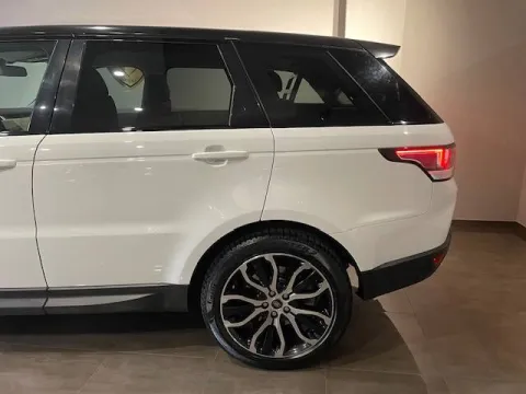 Land Rover Range Rover Sport 3.0 tdV6 HSE auto - Immagine 4