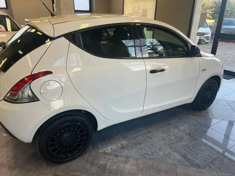 Lancia Ypsilon 1.2 Elefantino Blu s&s 69cv my19 - Immagine 2