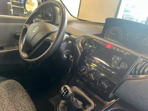 Lancia Ypsilon 1.2 Elefantino Blu s&s 69cv my19 - Immagine 4