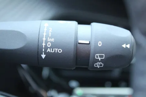 Peugeot 2008 1.2 puretech Allure s&s 100cv - Immagine 23