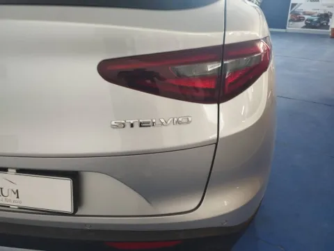 Alfa Romeo Stelvio 2.2 t Veloce Ti Q4 210cv auto - Immagine 4