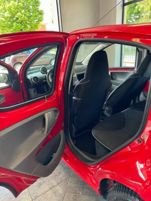 Peugeot 107 1.0 12v Allure (sweet years) 5p FL - Immagine 3