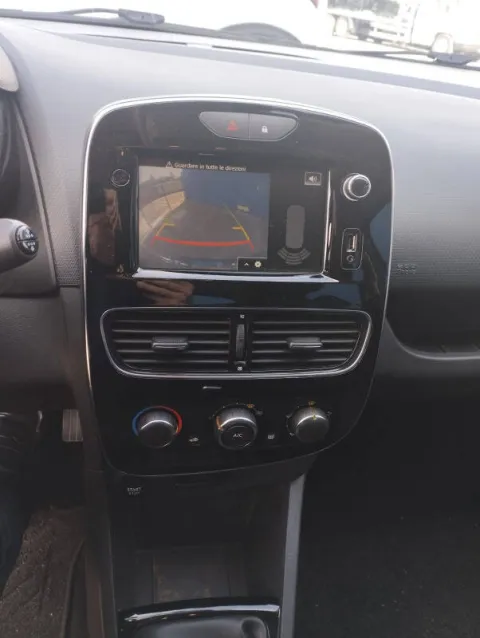 Renault Clio 1.5 dci Moschino Zen 75cv - Immagine 9