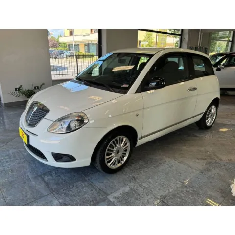 Lancia Ypsilon 1.2 8v Diva 69cv - Immagine 1