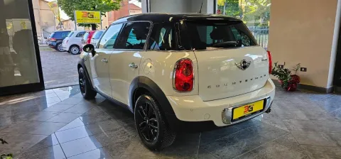 Mini Mini Countryman 2.0 Cooper D Business auto E6 - Immagine 2