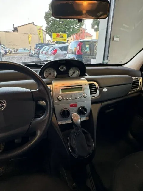 Lancia Ypsilon 1.2 8v Argento - Immagine 8