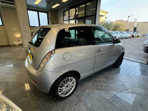 Lancia Ypsilon 1.2 8v Argento - Immagine 12