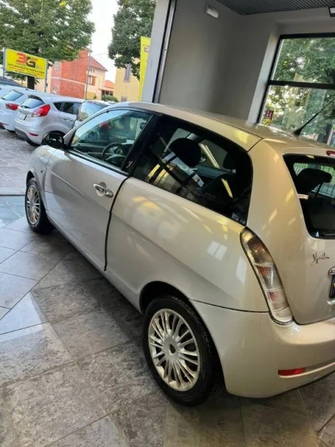 Lancia Ypsilon 1.2 8v Argento - Immagine 16