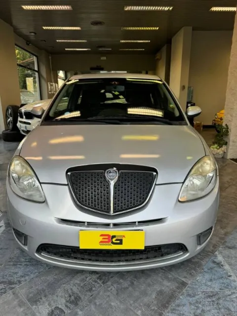 Lancia Ypsilon 1.2 8v Argento - Immagine 17