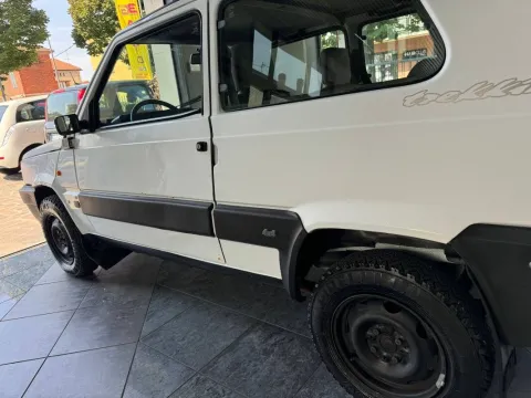 Fiat Panda 1.0 Trekking 4x4 - Immagine 9